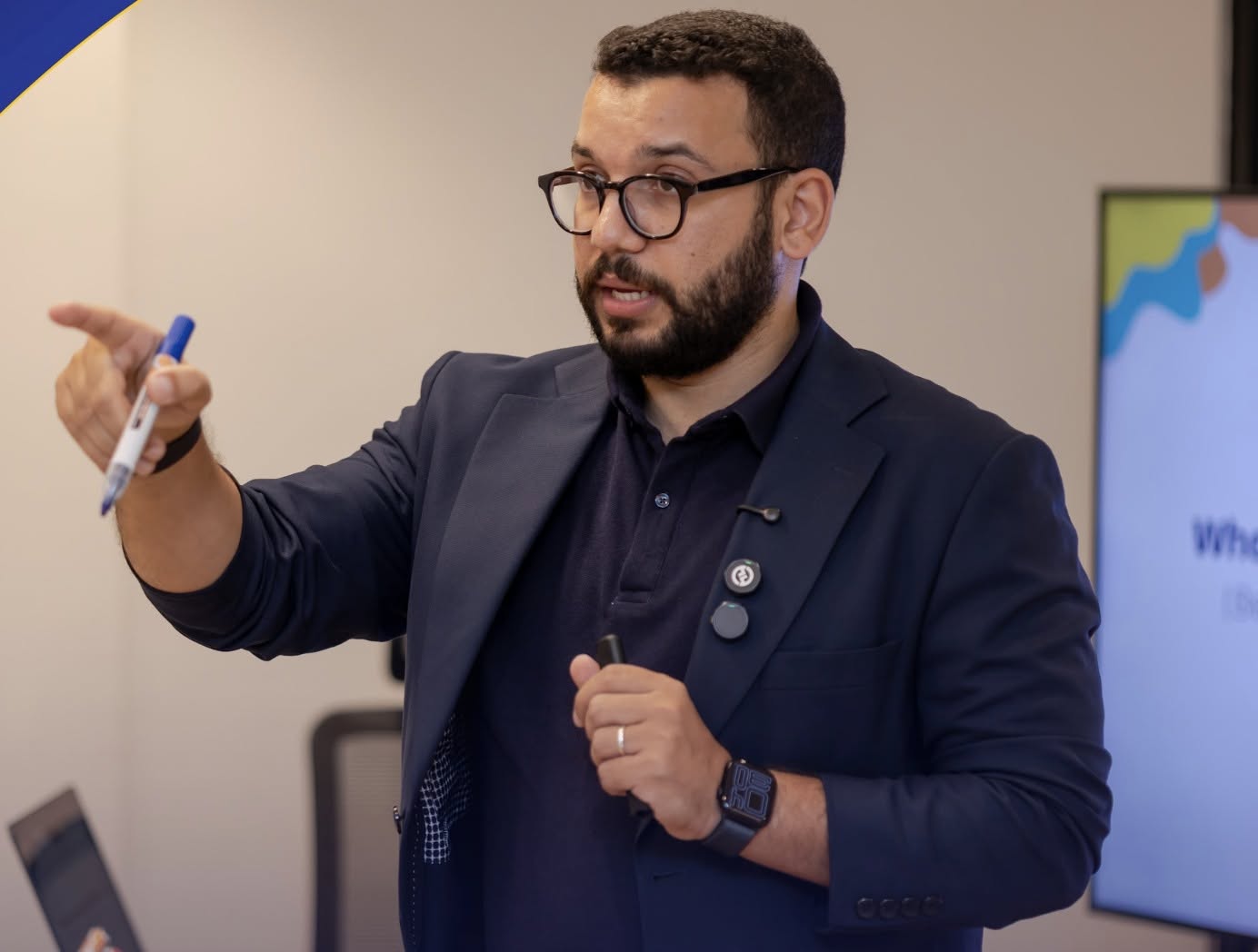 إبراهيم أنور أثناء إلقاء ورشة عمل عن البيزنس